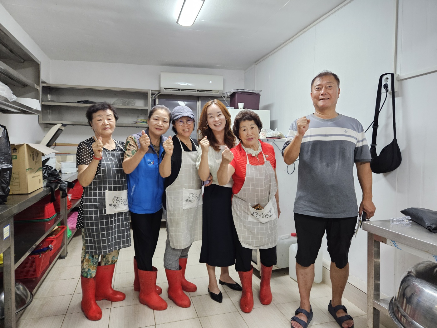 민들레밑반찬봉사단과 단체 사진